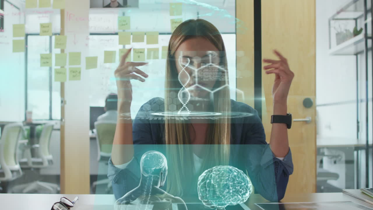 pantallas con procesamiento de datos médicos contra mujer caucásica hablando mirando a la cámara