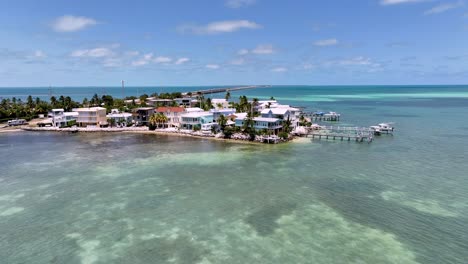 casas aéreas y agua en los cayos de florida