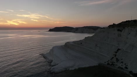 Acantilados-Sicilianos-Al-Atardecer,-Italia---Vista-Panorámica-Aérea