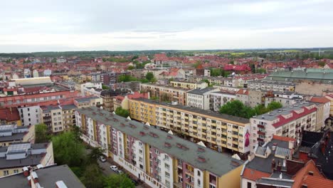 Vista-Aérea-Del-Paisaje-Urbano-De-Legnica-En-La-Baja-Silesia,-Suroeste-De-Polonia