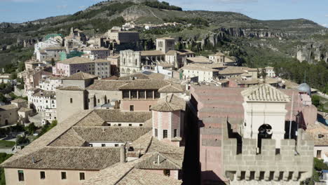 Torre-de-Mangana-Stone-Monument-With-A-View-Of-Medieval-Architecture-Of-The-Town-In-Cuenca,-Spain