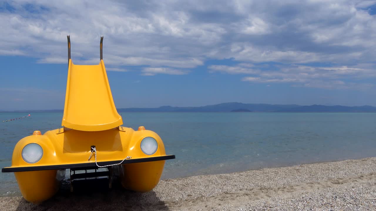 пляжные спортивные моторные лодки