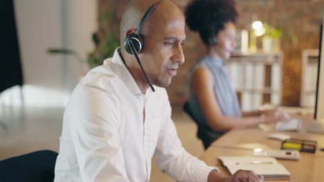 Angry-business-man,-call-center