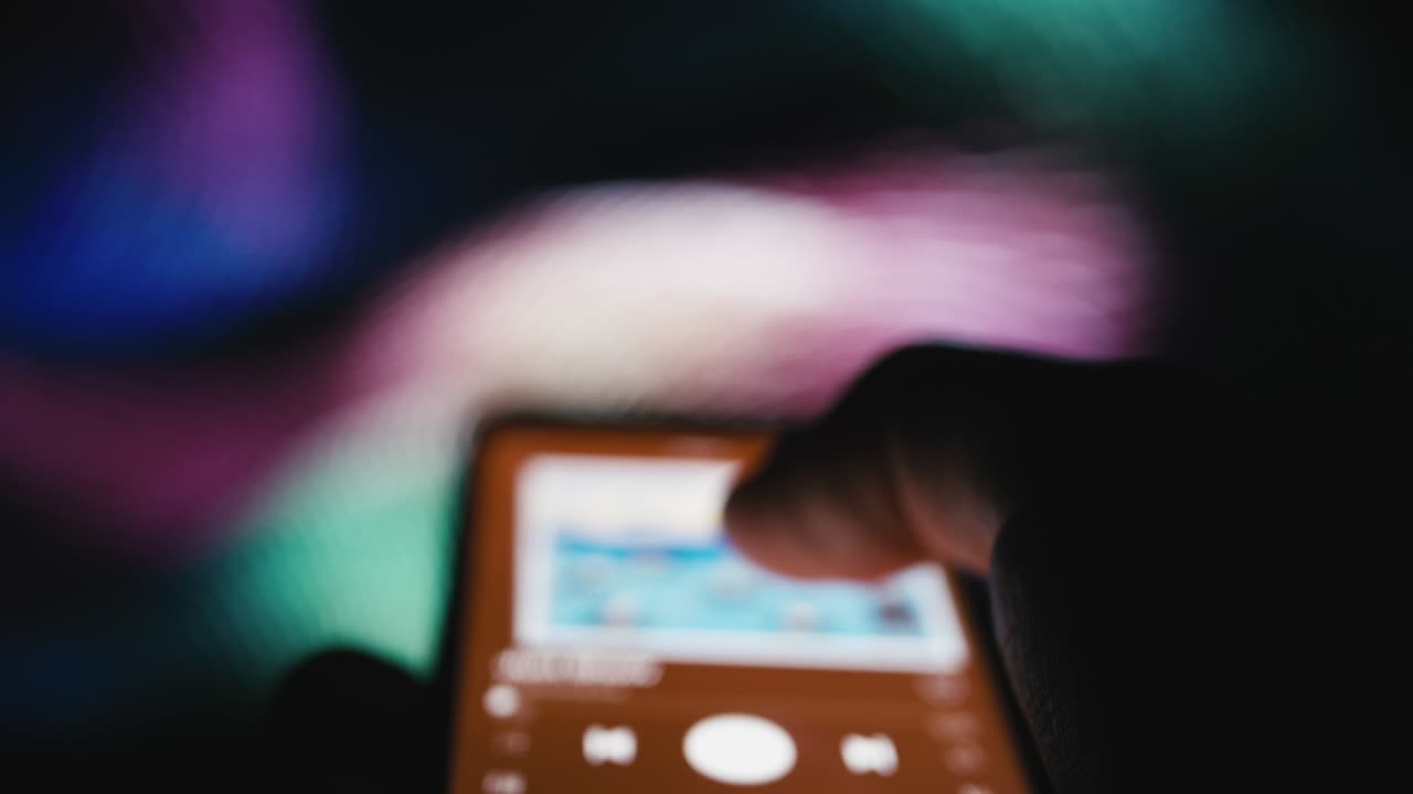 aplicación de transmisión de música para teléfonos inteligentes - imágenes conceptuales borrosas y desenfocadas