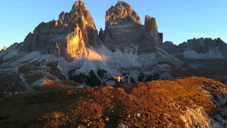 在意大利多洛米特山脉的 rifugio auronzo,tri cine 拍摄的镜头