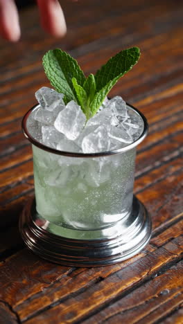mint cocktail with ice