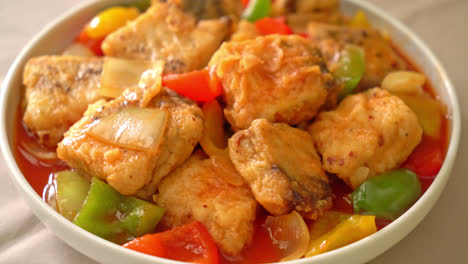 fish-stew-with-tomato-and-pepper-on-plate