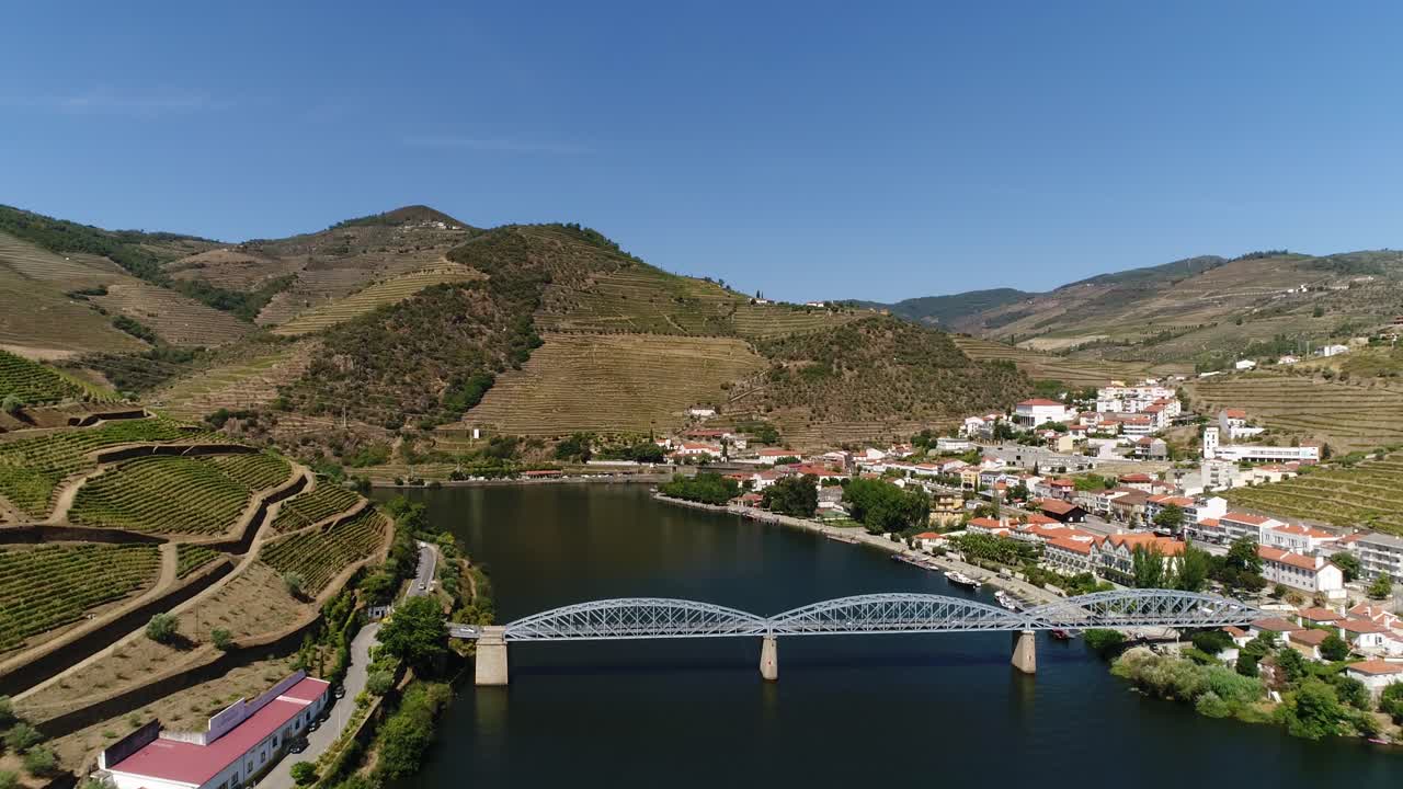 Paesaggio del Douro nel villaggio di Pinhão, Portogallo, vista aerea.