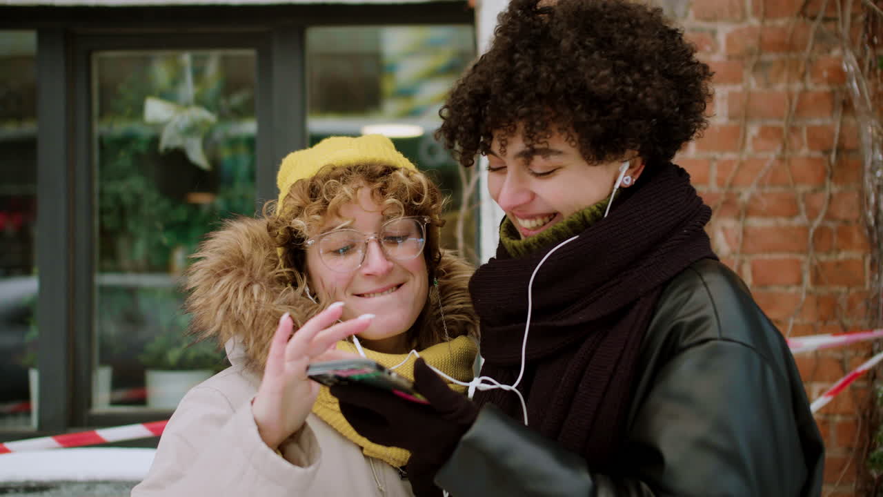 pareja de lesbianas pasando tiempo juntas