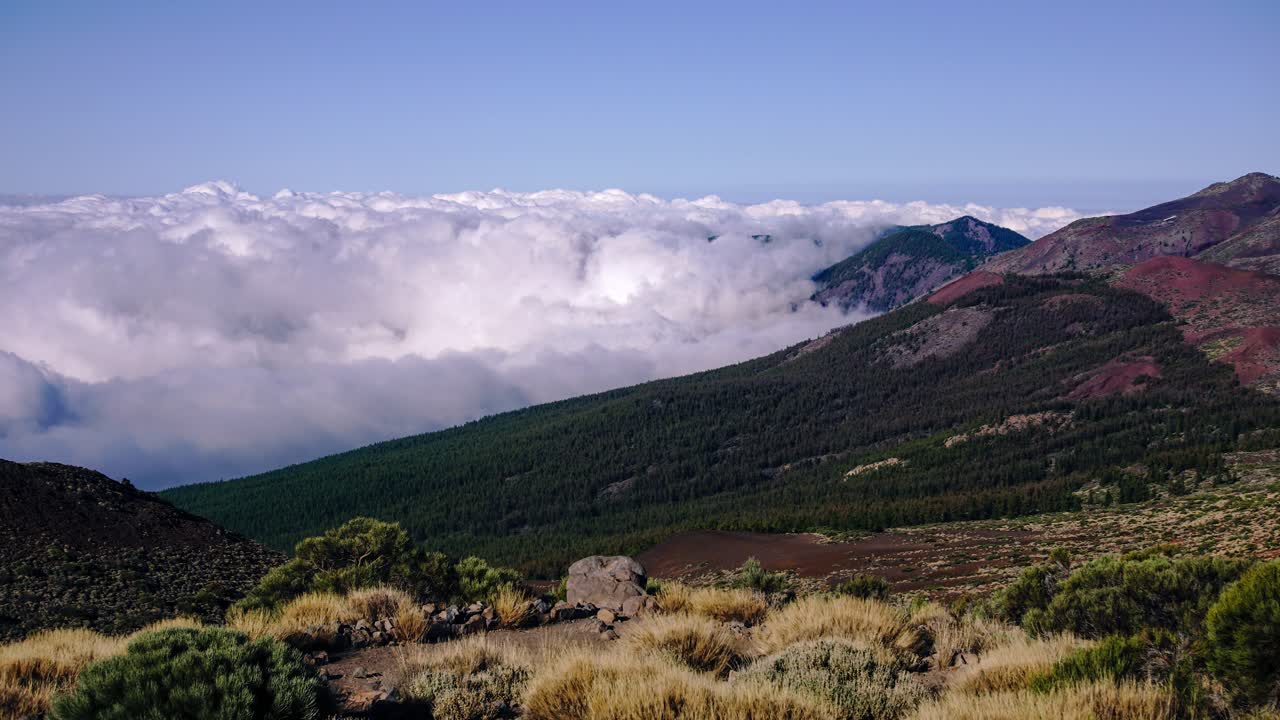 mar de nubes visto desde el parque nacional del teide, isla de tenerife