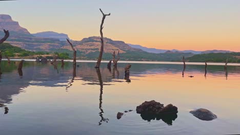 Presa-De-Ghatghar-En-Bhandardhara,-Maharashtra