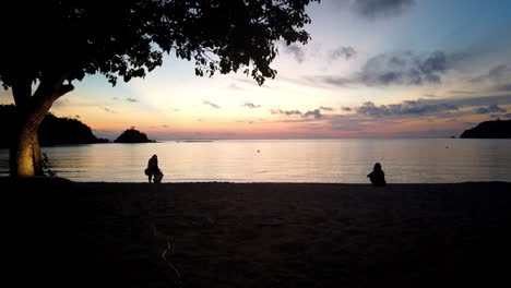 Indonesia,-Atardecer,-Playa,-Nubes,-Siluetas,-5-Seg,-Lapso-De-Tiempo,-Hd