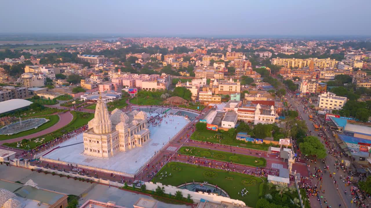 prem mandir vista aérea, fundada por jagadguru shri kripalu ji maharaj en vrindavan - prem mandir es el templo del amor divino