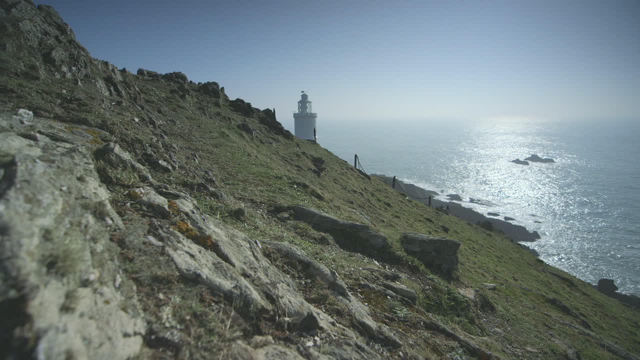 impresionante toma cinematográfica del faro de punto de inicio en south devon