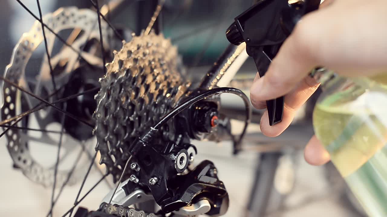 자전거 부품, 더러운 카세트 화학 스프레이로 청소