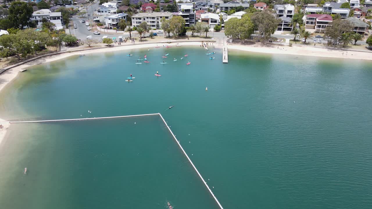 해안 지역과 휴양 공원 근처에 있는 인기 있는 도시 물 스포츠 활동 지역