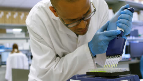 scientist using multi channel pipette 4k