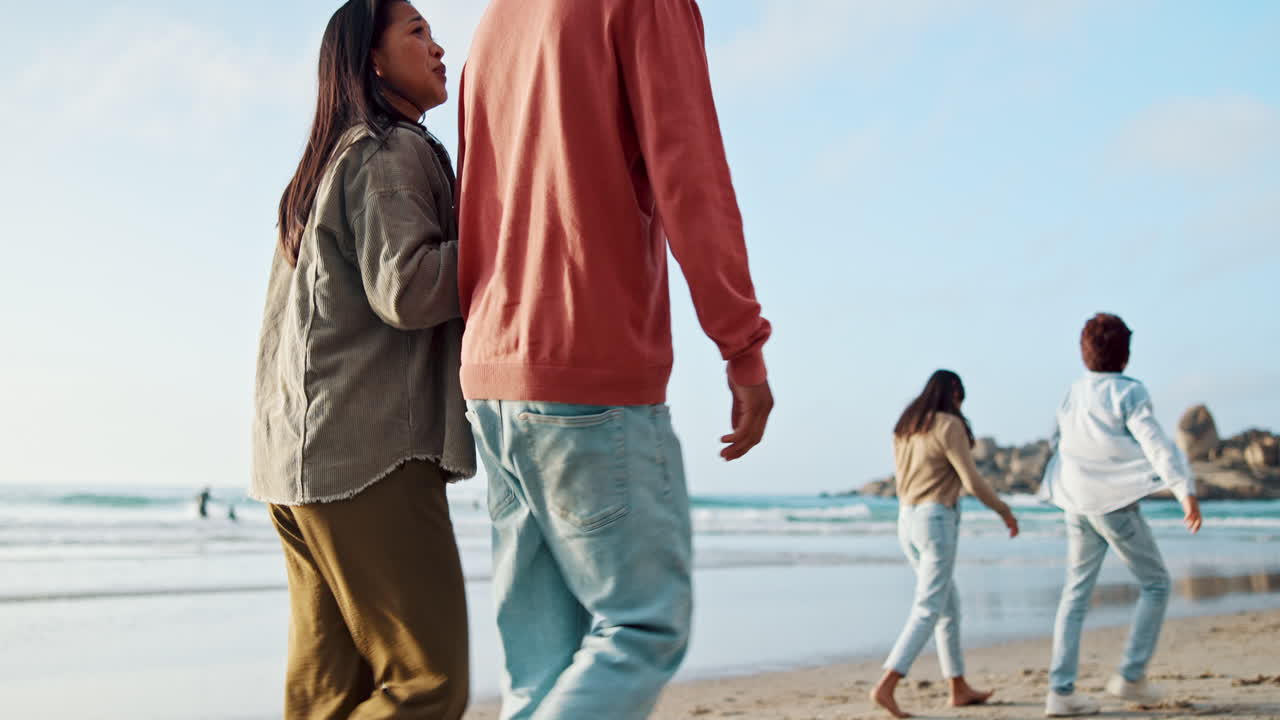 해변, 휴가 및 부모와 아이들과 함께 산책