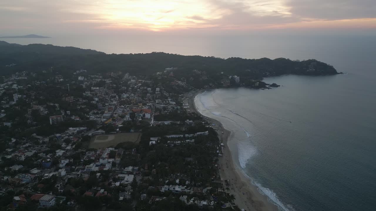aerial al atardecer en sayulita riviera nayarit puerto vallarta méxico destino de viaje costa del océano pacífico mexicano