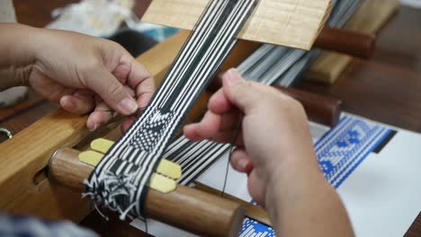 Black-and-white-yarn-weaved-and-pressed-by