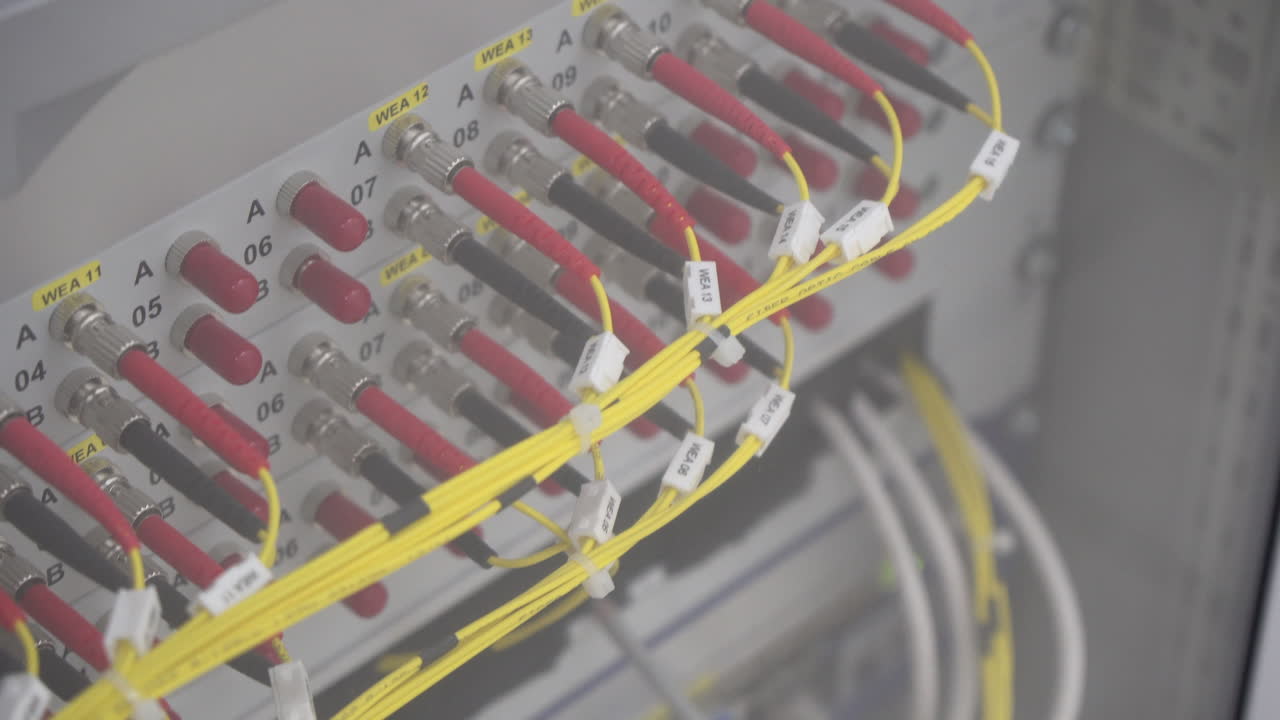 cables, servidor de internet, encendido