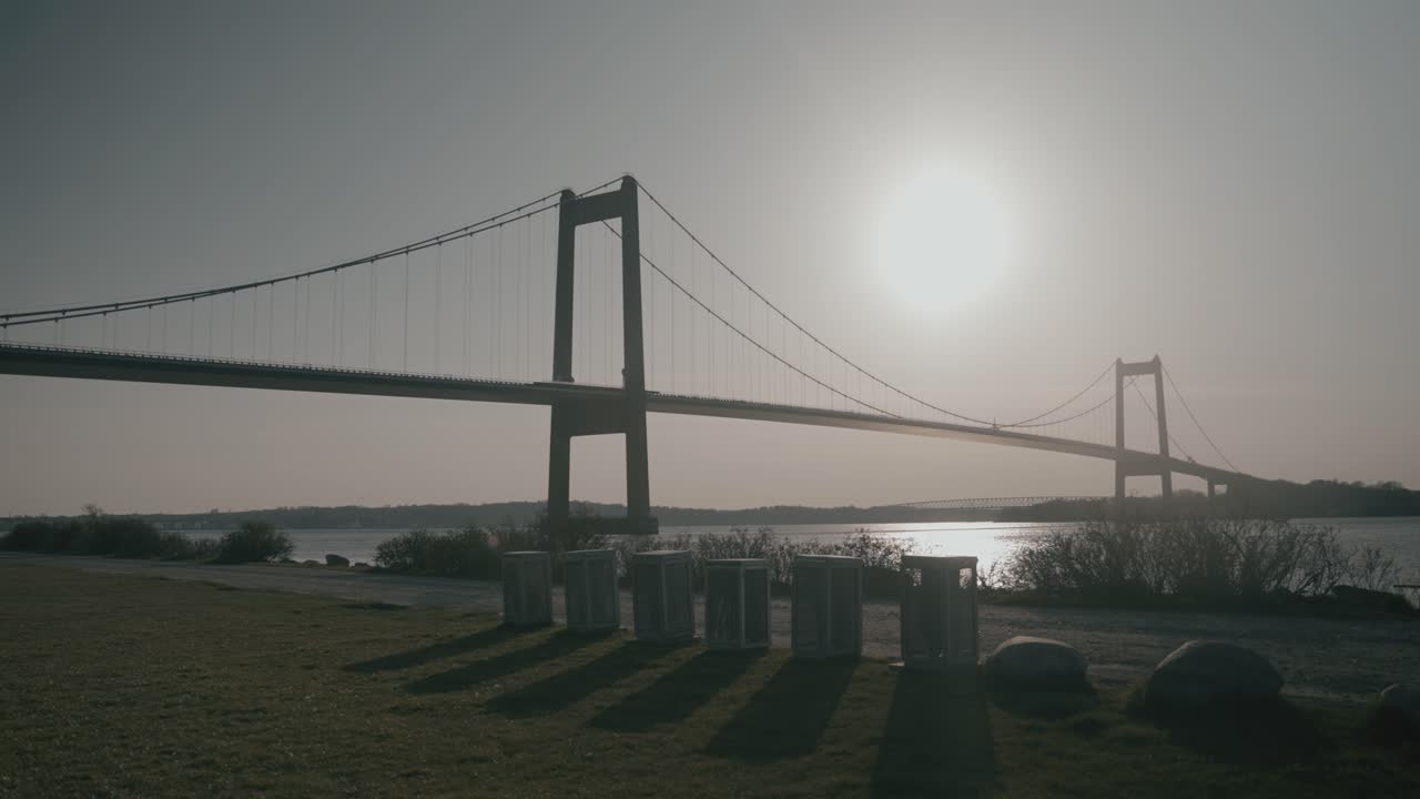 Slow motion recording of Lilleb&aelig;lt bridge seen from the ground