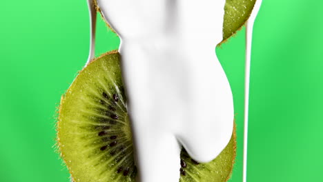 rebanadas de kiwi con leche goteante
