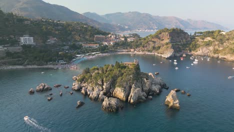 Aerial-Pullback-Reveals-Amazing-Isola-Bella-in-Taormina,-Sicilian-Tourist-Destination