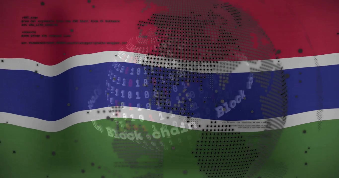 Bol die vervaagt en roteert op de Gambiaanse vlag, scrollende cijfers, gebogen blockchain-tekst die gegevensstroom toont.