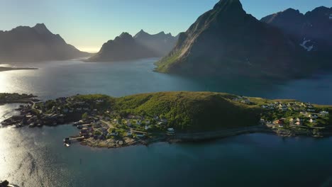 Reine-Lofoten-Ist-Ein-Archipel-In-Der-Grafschaft-Nordland,-Norwegen.