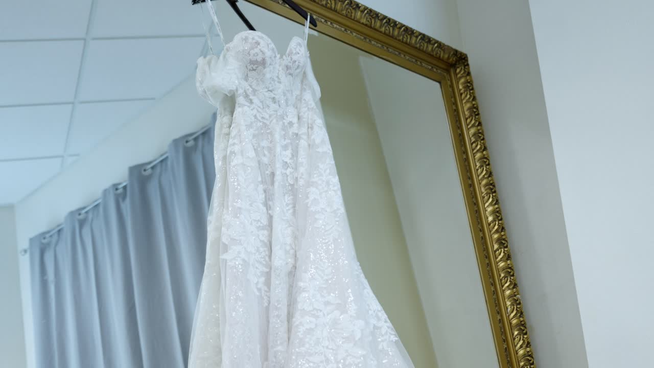 넓은  ⁇  세부 사항  ⁇ 색 웨딩 드레스, 봉제 매크로 영화 클로즈업 직물, 꽃 렌즈 드레스, 은 코끼리, 투명, 아름다운 공예, 반 ⁇ 이는, 신부 직물, 놀라운 세부 사항