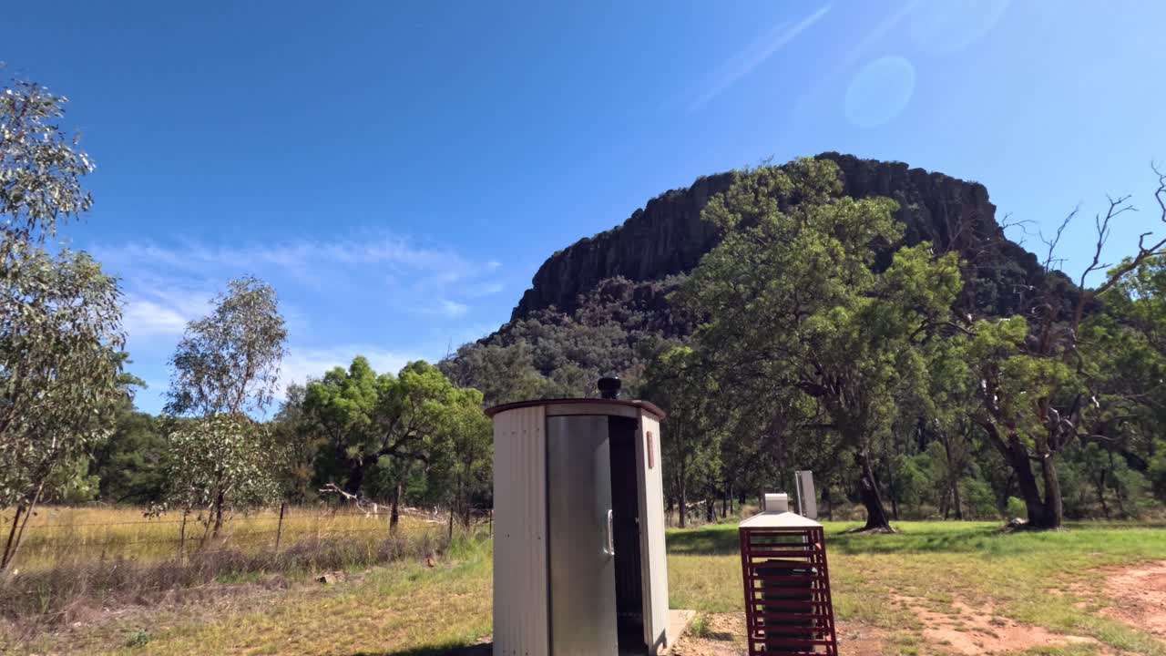 산과 하늘을 보여주는 파노라마 회전