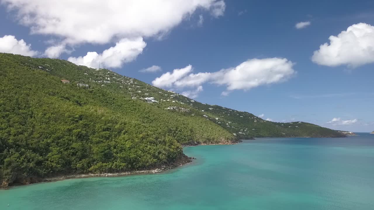 미국령 버진아일랜드 해안 위를 날다