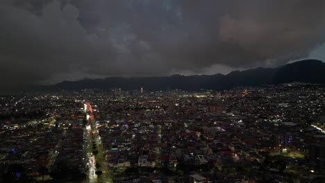 vista del atardecer en el sur de bogotá, vista de monserrate y el centro de la ciudad