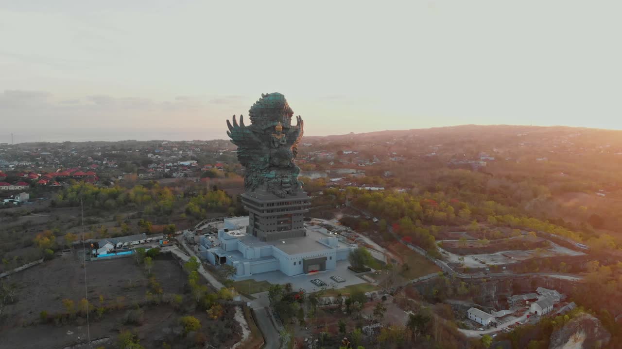 GWK heykeli'nde gün batımı, Kuta Selatan, Bali, Endonezya