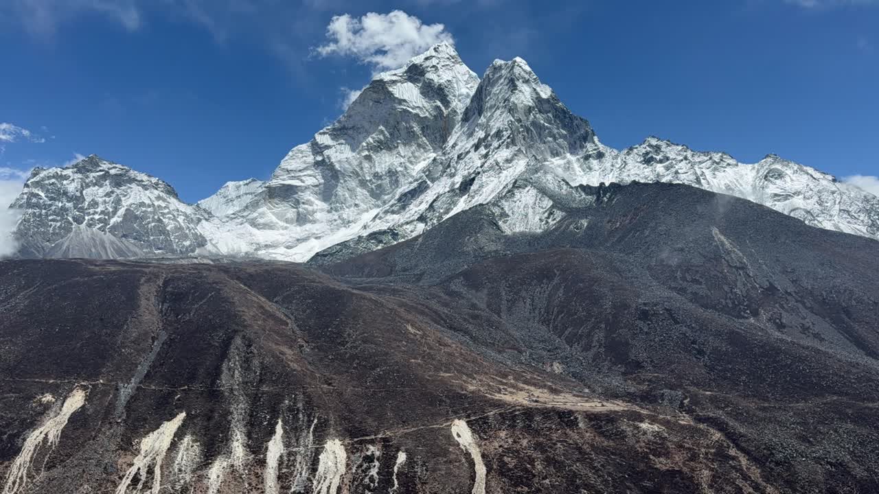 Watch time unfold over stunning snow-covered mountains as clouds drift and light shifts in this mesmerizing timelapse.