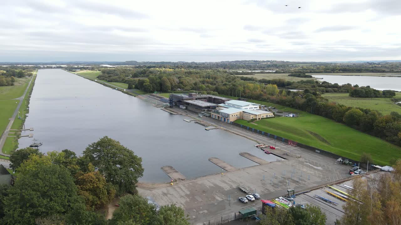 centro nacional de deportes acuáticos holme pierrepont country park vista aérea pov