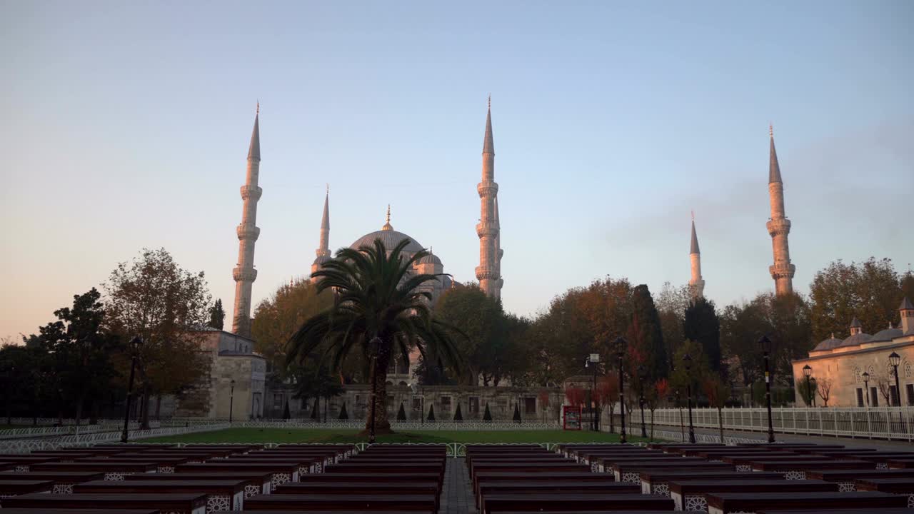mezquita del sultán ahmet temprano en la mañana