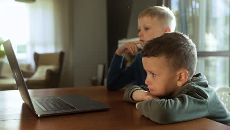 kids enjoying film