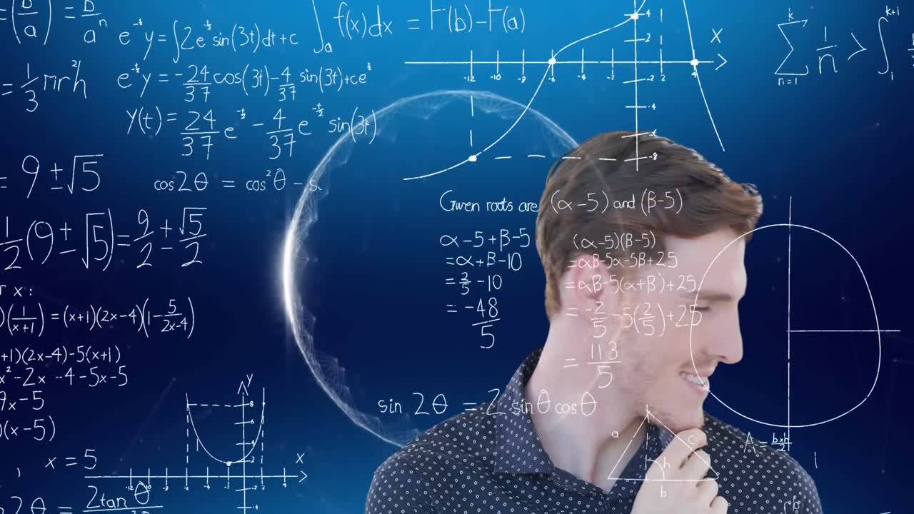 파란색 배경에 미소 짓는 백인 사업가 위에 수학적 방정식의 애니메이션