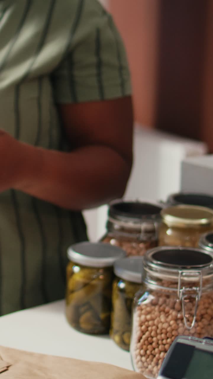 Vertical Video Client buying produce using nfc mobile payment at pos
