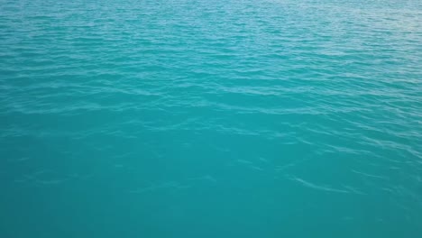 Close-up-aerial-fly-over-vibrant-color-Nuclear-Lake-in-Russia,-Siberian-Maldives