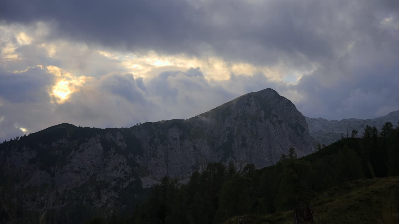 짐벌 위로 촬영한 k 타이트 영상