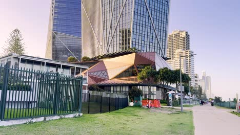 perspectiva aérea de la arquitectura icónica de la costa de oro