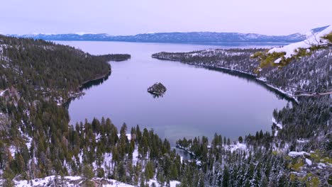 descenso aéreo de la bahía de esmeralda, lago tahoe, california