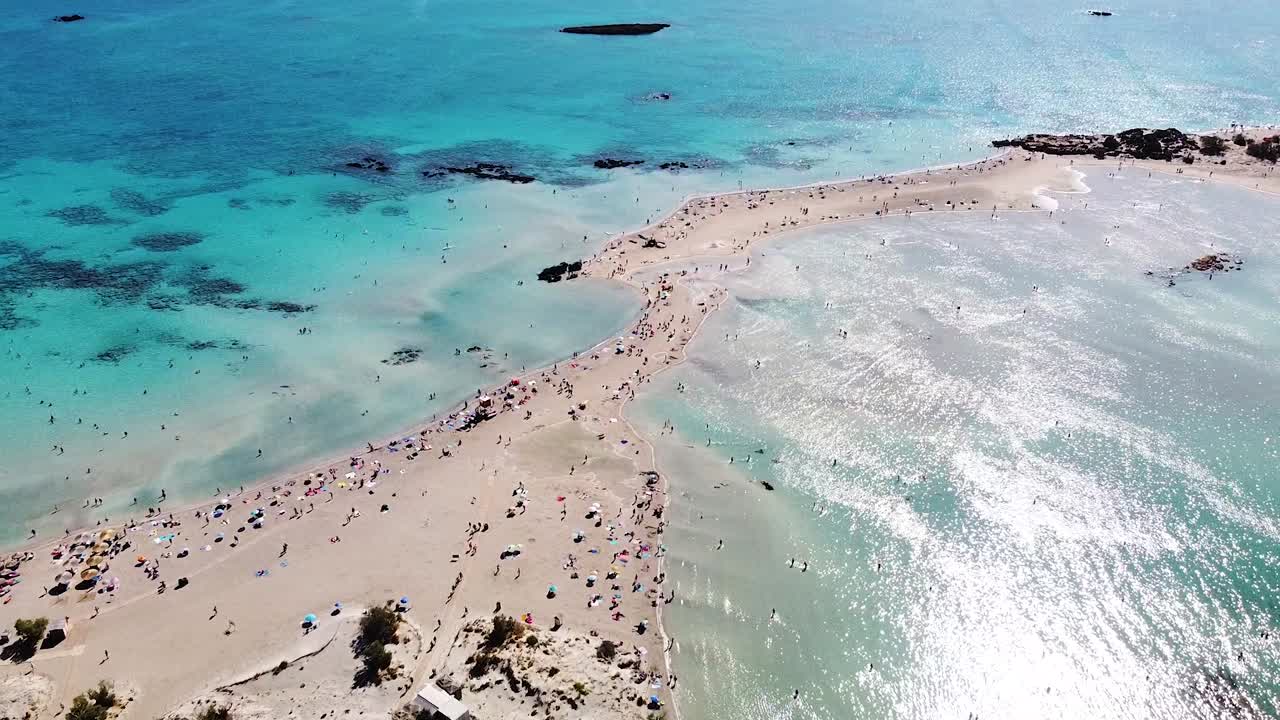 vista aérea de la mágica playa de elafonisi en la isla de creta