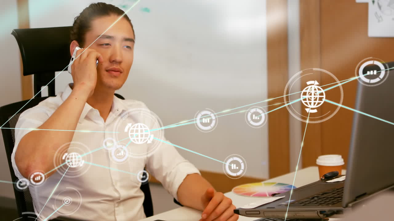 사무실에서 스마트폰으로 대화하는 아시아 남자의 디지털 아이콘 네트워크의 애니메이션