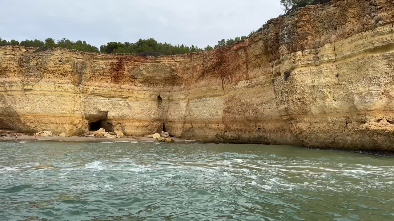 acantilados costeros en las playas del sur de portugal