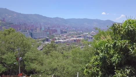 Slow-4k-revealing-shot-of-Cerro-Nutibara,-Medellin