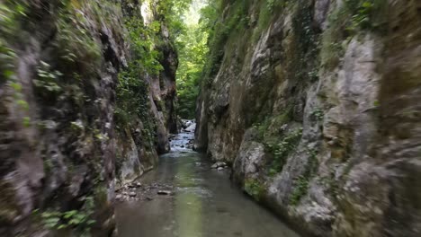 Canyon-River-Luftdrohne-Aerial